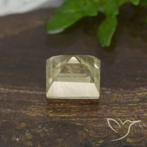 Diaspore Couleur Changeant Jaune clair naturelle Carré, 0.82 ct, VS