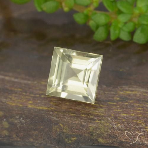 Diaspore Couleur Changeant Jaune pâle naturelle Carré, 0.59 ct, VVS-VS