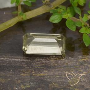 Diaspore Couleur Changeant Jaune pâle naturelle Octogone / coupe Émeraude, 0.91 ct, VVS-VS