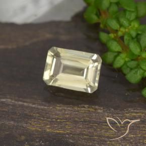 Diaspore Couleur Changeant Jaune clair naturelle Octogone / coupe Émeraude, 0.67 ct, VVS-VS