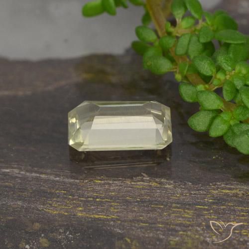 Diaspore Couleur Changeant Jaune doré clair naturelle Octogone / coupe Émeraude, 0.66 ct, VVS-VS