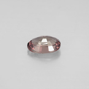 Grenat à changement de couleur multicolore naturelle coupe ovale, 0,76 ct, VVS