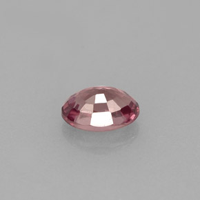 Grenat à changement de couleur multicolore naturelle coupe ovale, 0,61 ct, VS