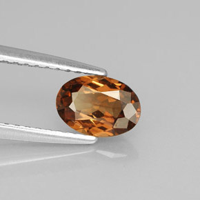 Grenat à changement de couleur  naturelle coupe ovale, 0,91 ct, VS