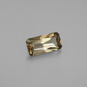 Grenat Couleur Changeant Brun verdâtre à rouge-rose naturelle Taille émeraude, 0.67 ct, VS