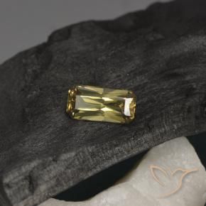 Grenat Couleur Changeant Medium Yellow  naturelle Octogone / coupe Émeraude, 0.72 ct, VVS