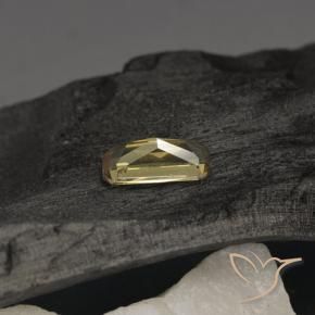 Grenat Couleur Changeant Medium Yellow  naturelle Octogone / coupe Émeraude, 0.72 ct, VVS
