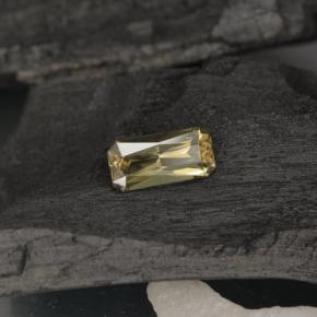 Grenat à changement de couleur jaune naturelle taille émeraude, 0,71 ct, VS