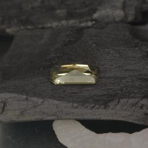 Grenat à changement de couleur jaune naturelle taille émeraude, 0,71 ct, VS