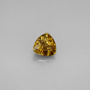 Grenat Couleur Changeant Brun verdâtre à rouge-rose naturelle Trillion, 0.88 ct, VS