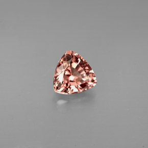 Grenat Couleur Changeant Rose à Rose Rouge naturelle Trillion, 0.88 ct, VS