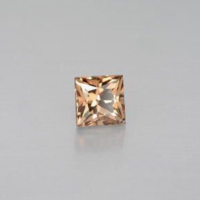 Grenat à changement de couleur multicolore naturelle carré, 0,63 ct, VS
