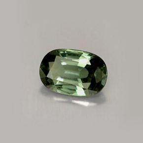 Grenat Couleur Changeant Vert à rouge naturelle Coupe ovale, 1.08 ct, VS