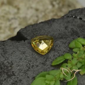 Grenat à changement de couleur jaune naturelle trillion, 0,61 ct, VS