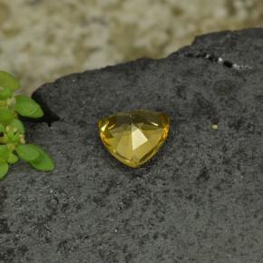 Grenat à changement de couleur jaune naturelle trillion, 0,68 ct, VS