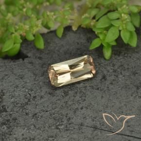 Grenat Couleur Changeant Or naturelle Octogone / coupe Émeraude, 0.68 ct, VVS
