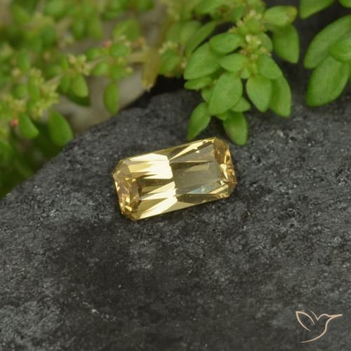 Grenat Couleur Changeant Jaune pâle naturelle Octogone / coupe Émeraude, 0.73 ct, VVS