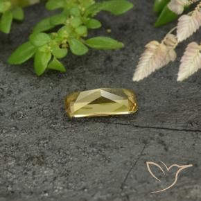 Grenat Couleur Changeant Jaune doré naturelle Octogone / coupe Émeraude, 0.62 ct, VVS-VS