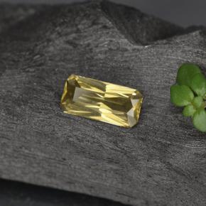 Grenat à changement de couleur jaune naturelle taille émeraude, 0,60 ct, VVS-VS