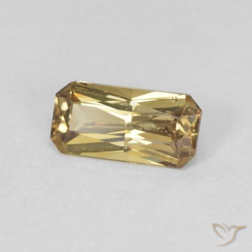 Grenat à changement de couleur jaune naturelle taille émeraude, 0,67 ct, VS