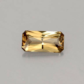 Grenat à changement de couleur du marron verdâtre au rouge-rose naturelle taille émeraude, 0,63 ct, VVS