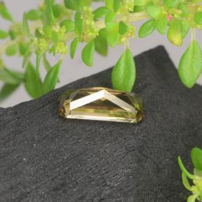 Grenat à changement de couleur doré naturelle taille émeraude, 0,66 ct, VVS-VS