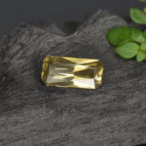 Grenat à changement de couleur doré naturelle taille émeraude, 0,59 ct, VS