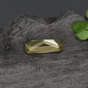 Grenat à changement de couleur doré naturelle taille émeraude, 0,59 ct, VS