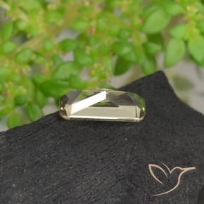 Grenat Couleur Changeant Or naturelle Taille émeraude, 0.65 ct, VVS