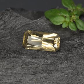 Grenat à changement de couleur doré naturelle taille émeraude, 0,60 ct, VVS-VS