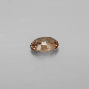 Grenat à changement de couleur multicolore naturelle coupe ovale, 0,65 ct, VVS