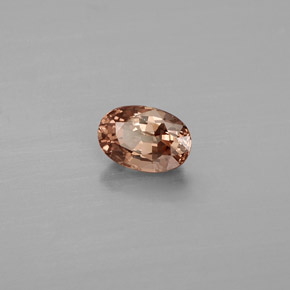 Grenat à changement de couleur de couleur changeante naturelle coupe ovale, 0,77 ct, VVS-VS