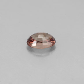 Grenat Couleur Changeant Rose brunâtre à Rouge naturelle Coupe ovale, 0.71 ct, VVS-VS