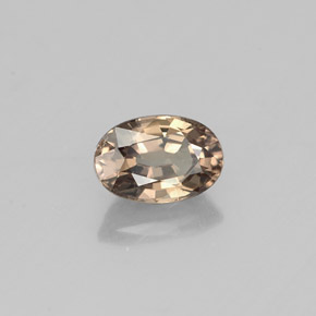 Grenat à changement de couleur de couleur changeante naturelle coupe ovale, 0,74 ct, VVS