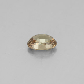 Grenat à changement de couleur jaune naturelle coupe ovale, 0,62 ct, VS