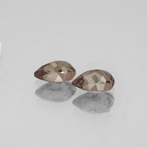 Achetez naturel 1,18ct multicolore grenat à changement de couleur gems, en forme de poire, en provenance madagascar chez gemselect. en stock, livraison internationale!