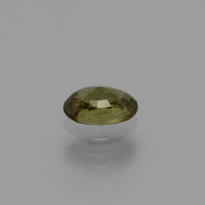 Grenat à changement de couleur jaune naturelle coupe ovale, 0,63 ct, VS