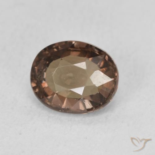 Grenat Couleur Changeant Brun léger moyen naturelle ovale, 1.38 ct, VVS-VS