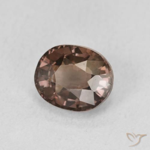 Grenat Couleur Changeant Brun léger moyen naturelle ovale, 1.50 ct, VS