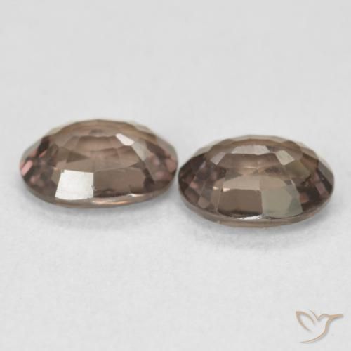 Shop natural 2.23ct Brun léger moyen Grenat Couleur Changeant gems, ovale, from Madagascar at GemSelect. In stock, global shipping!