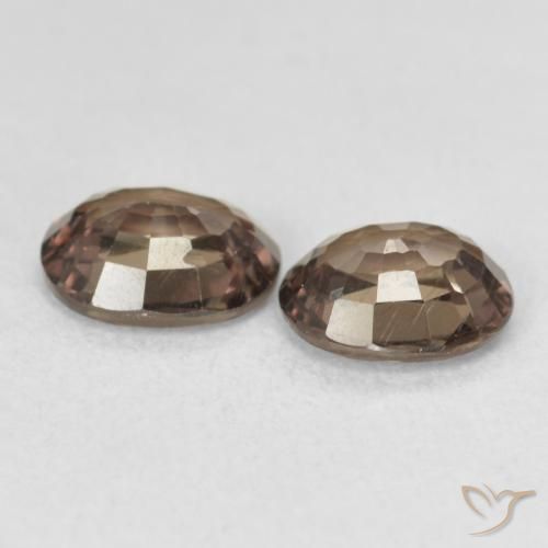 Shop natural 2.05ct Brun léger moyen Grenat Couleur Changeant gems, ovale, from Madagascar at GemSelect. In stock, global shipping!