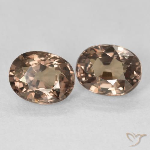 Shop natural 2.03ct Brun léger moyen Grenat Couleur Changeant gems, ovale, from Madagascar at GemSelect. In stock, global shipping!