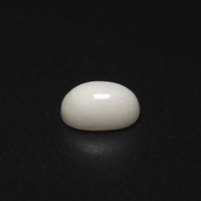 Corail blanc naturelle coupe ovale, 2,49 ct, opaque