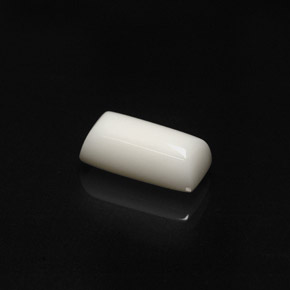 Corail blanc naturelle baguette, 2,76 ct, opaque