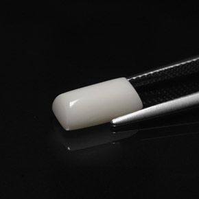 Corail blanc naturelle baguette, 2,76 ct, opaque