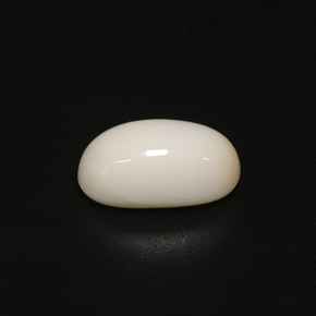 Corail blanc naturelle coupe ovale, 2,81 ct, opaque