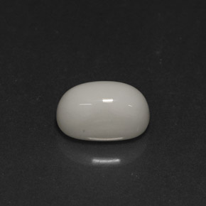 Corail blanc naturelle coupe ovale, 2,67 ct, opaque