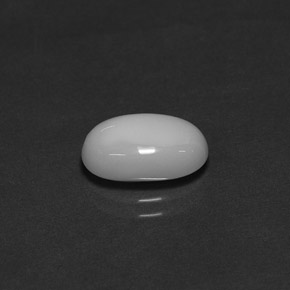 Corail blanc naturelle coupe ovale, 2,54 ct, opaque