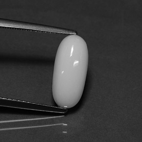 Corail blanc naturelle coupe ovale, 2,29 ct, opaque