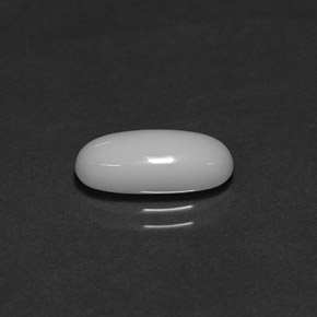 Corail blanc naturelle coupe ovale, 2,29 ct, opaque